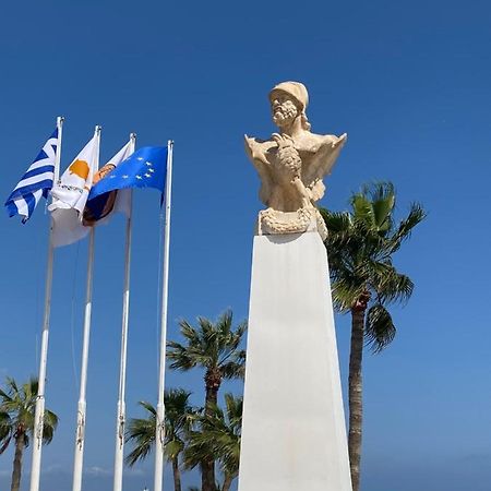 Larnaca Beach Apartment 44 Eksteriør billede