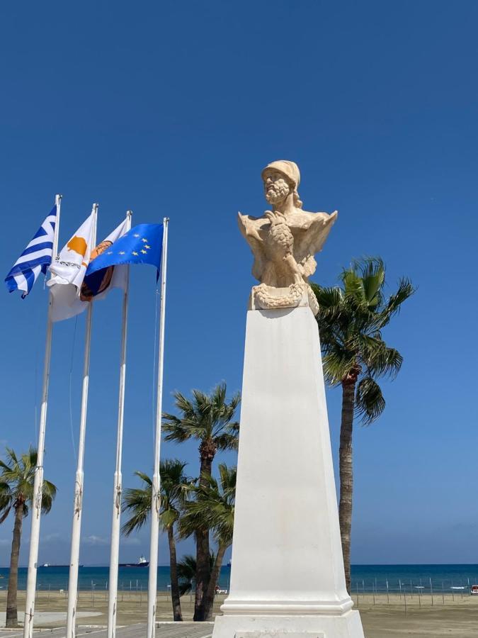 Larnaca Beach Apartment 44 Eksteriør billede