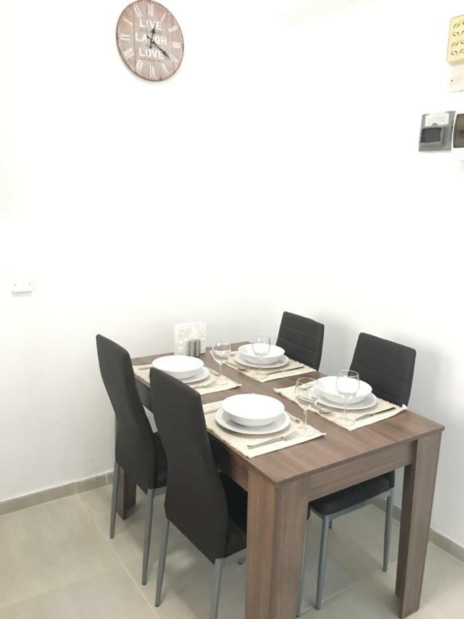 Larnaca Beach Apartment 44 Eksteriør billede