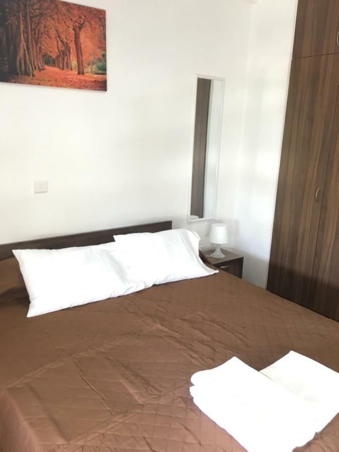 Larnaca Beach Apartment 44 Eksteriør billede