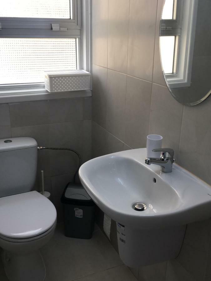Larnaca Beach Apartment 44 Eksteriør billede
