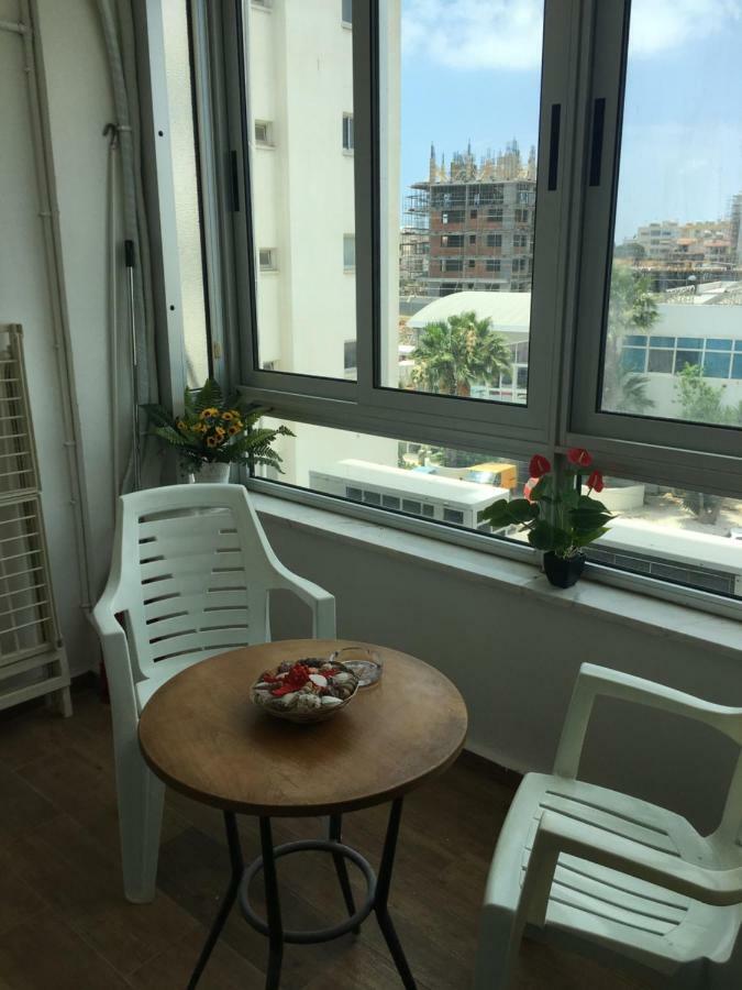 Larnaca Beach Apartment 44 Eksteriør billede