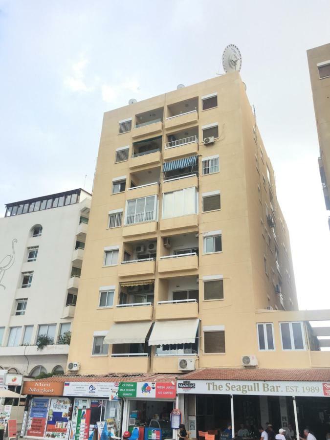 Larnaca Beach Apartment 44 Eksteriør billede