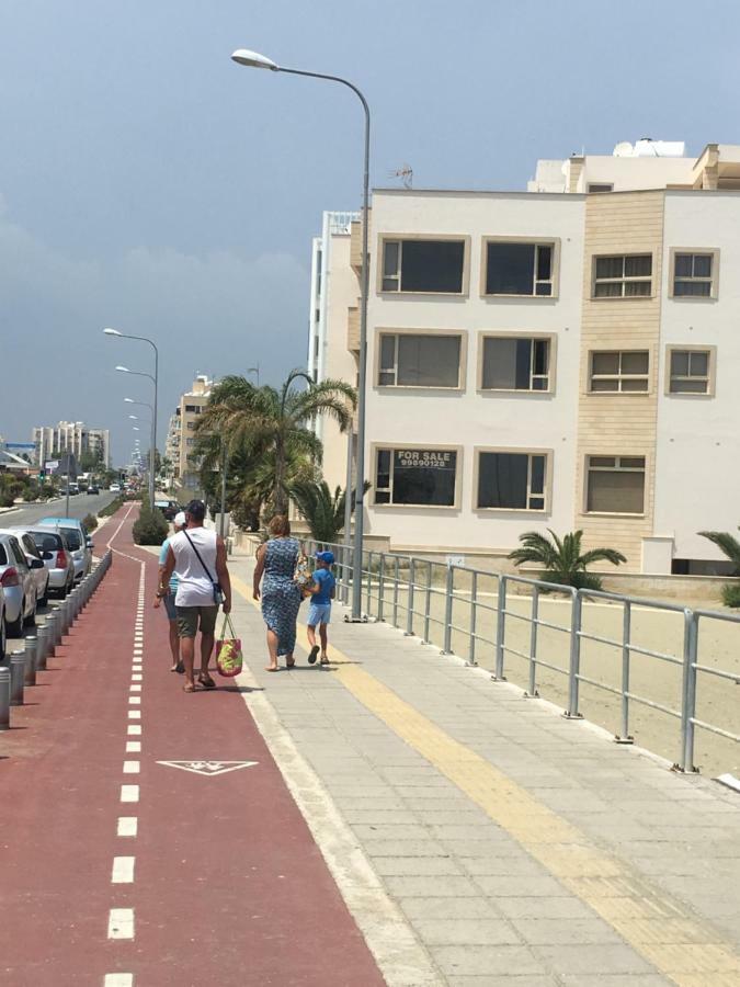 Larnaca Beach Apartment 44 Eksteriør billede