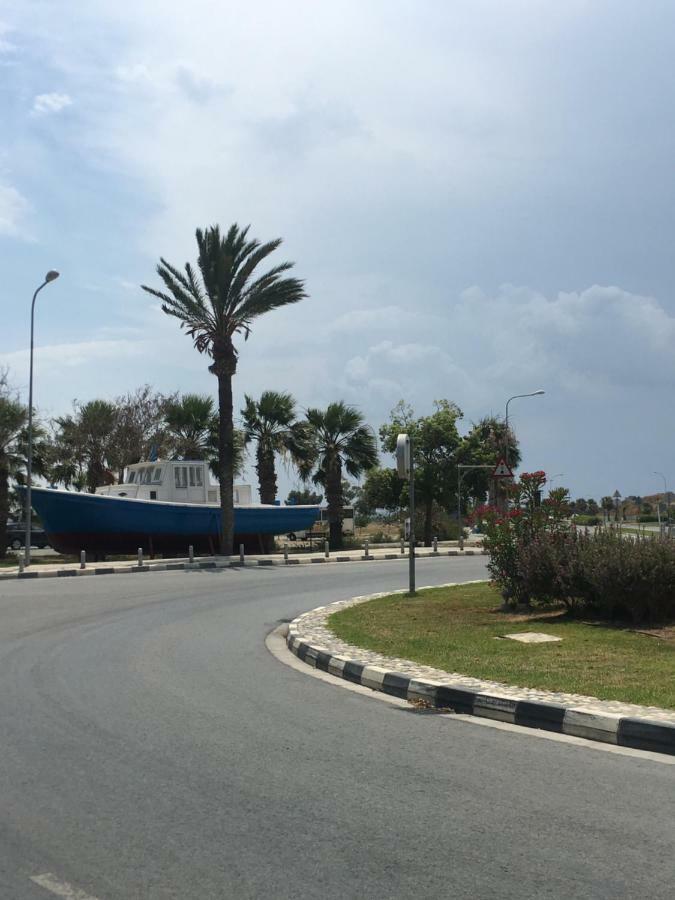 Larnaca Beach Apartment 44 Eksteriør billede